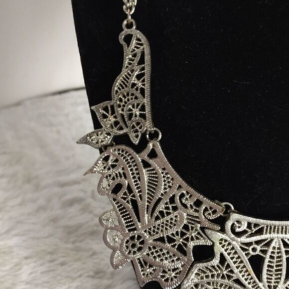 Vtg. Filigree Floral Lace Necklace - Picture 4 of 5
